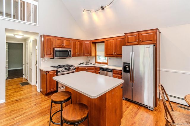 19 Farmstead Road, New Windsor, NY 12553