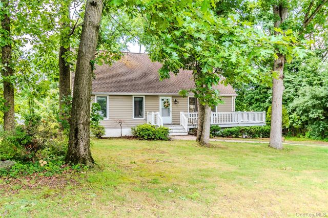 19 Farmstead Road, New Windsor, NY 12553