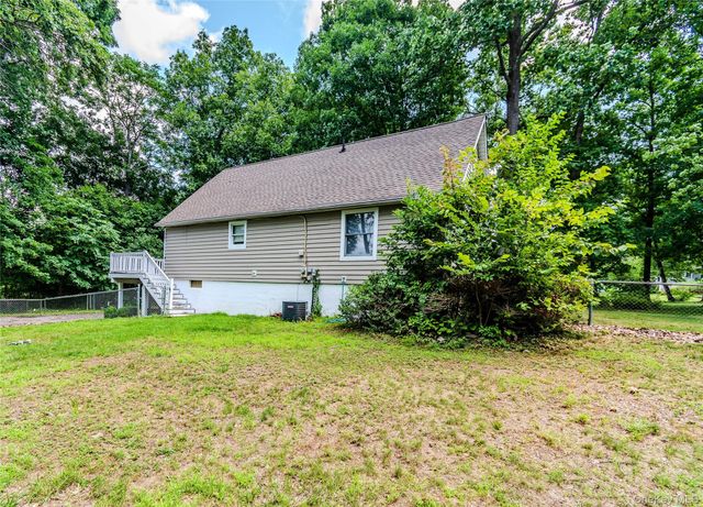 19 Farmstead Road, New Windsor, NY 12553