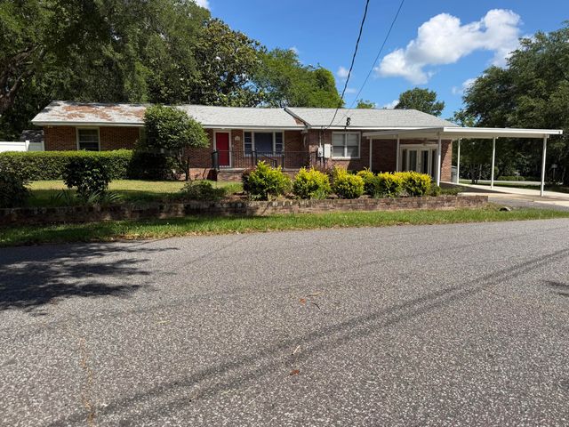 1022 Riverview Drive, Hanahan, SC 29410