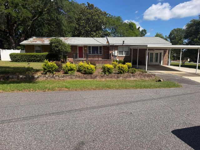 1022 Riverview Drive, Hanahan, SC 29410