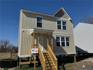 817 Kirby St, West Point, VA 23181