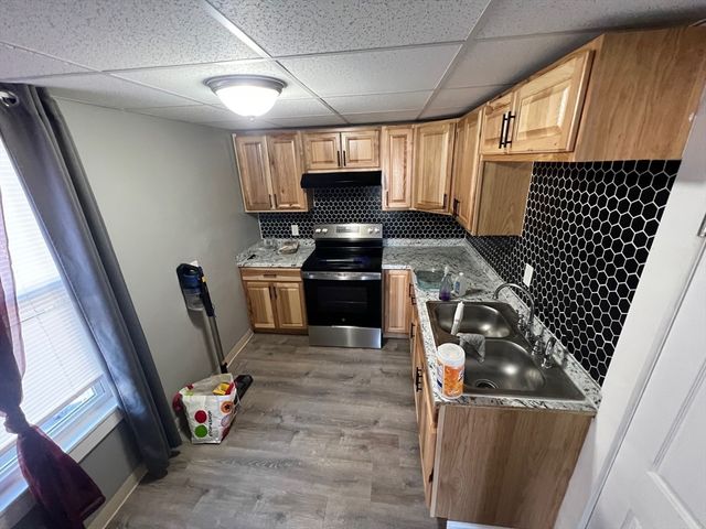 73 Orswell St 2E, Fall River, MA 02724