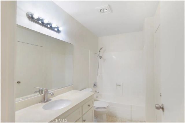 183 Lemon 223, Irvine, CA 92618