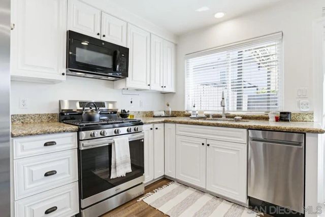 3466 Seabreeze Walk, Oceanside, CA 92056
