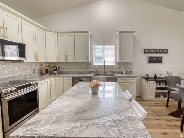 8564 S CORK OAK DR, West Jordan, UT 84081