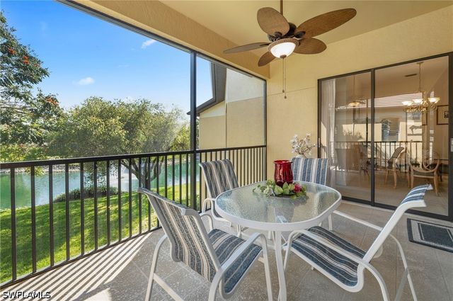 166 Vintage CIR 201, Naples, FL 34119