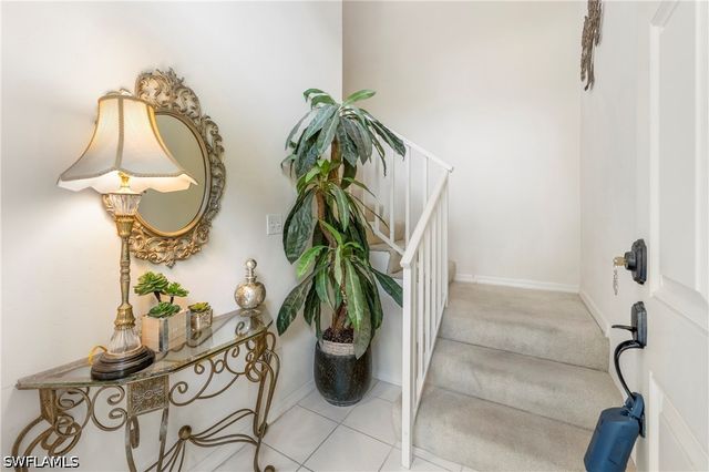 166 Vintage CIR 201, Naples, FL 34119