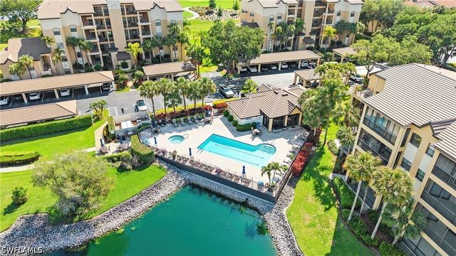 166 Vintage CIR 201, Naples, FL 34119