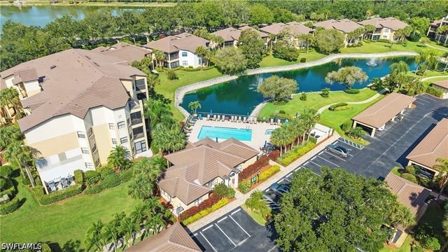 166 Vintage CIR 201, Naples, FL 34119