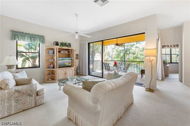 166 Vintage CIR 201, Naples, FL 34119