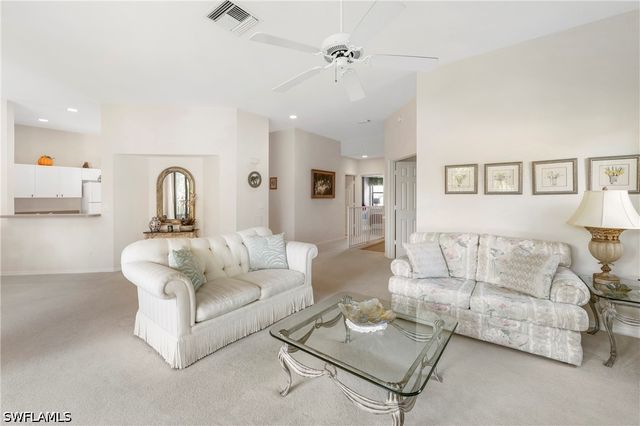 166 Vintage CIR 201, Naples, FL 34119