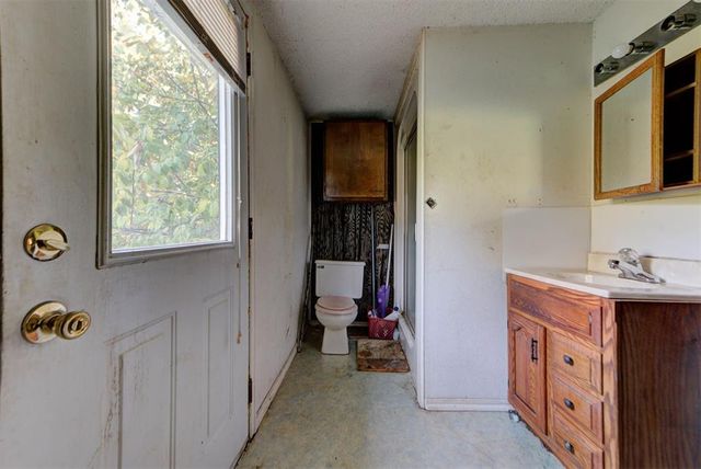 19910 Gordon Cooper Drive, Tecumseh, OK 74873