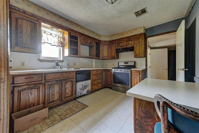 19910 Gordon Cooper Drive, Tecumseh, OK 74873