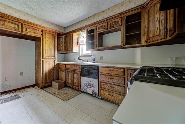 19910 Gordon Cooper Drive, Tecumseh, OK 74873