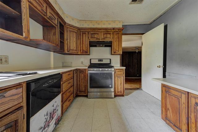 19910 Gordon Cooper Drive, Tecumseh, OK 74873