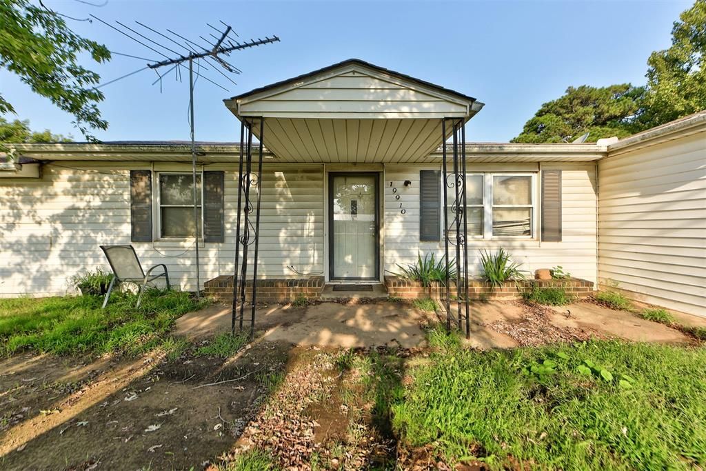 19910 Gordon Cooper Drive, Tecumseh, OK 74873