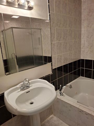 4550 N Holt Avenue, Fresno, CA 93705