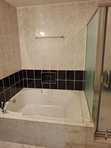 4550 N Holt Avenue, Fresno, CA 93705