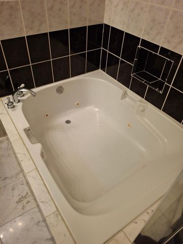 4550 N Holt Avenue, Fresno, CA 93705