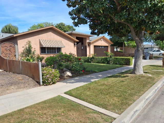 4550 N Holt Avenue, Fresno, CA 93705