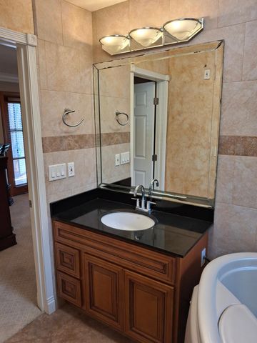 4550 N Holt Avenue, Fresno, CA 93705