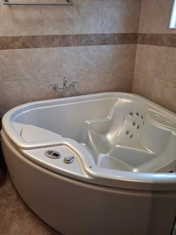 4550 N Holt Avenue, Fresno, CA 93705