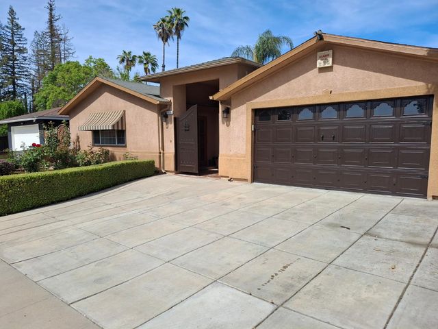 4550 N Holt Avenue, Fresno, CA 93705