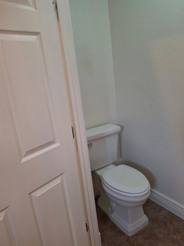 4550 N Holt Avenue, Fresno, CA 93705