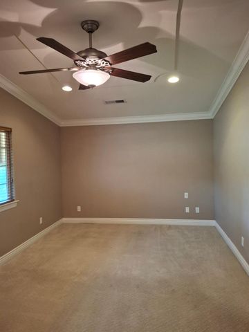 4550 N Holt Avenue, Fresno, CA 93705