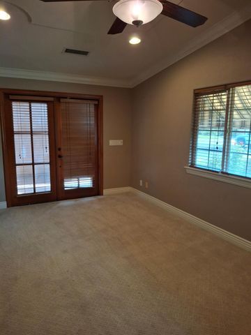 4550 N Holt Avenue, Fresno, CA 93705