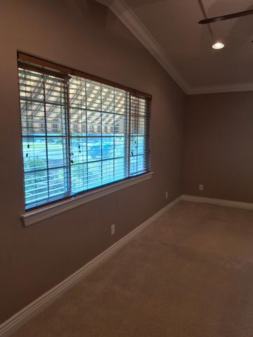 4550 N Holt Avenue, Fresno, CA 93705