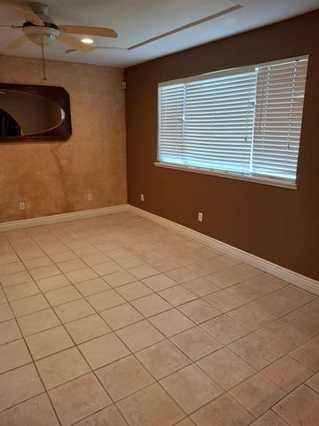 4550 N Holt Avenue, Fresno, CA 93705