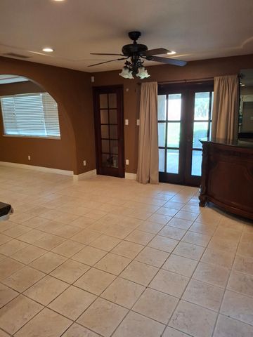 4550 N Holt Avenue, Fresno, CA 93705