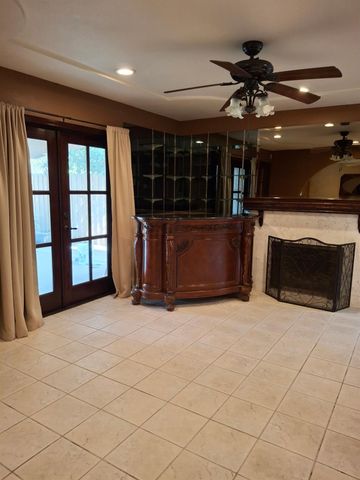 4550 N Holt Avenue, Fresno, CA 93705