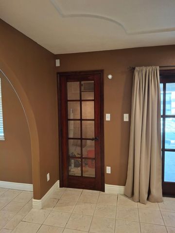 4550 N Holt Avenue, Fresno, CA 93705