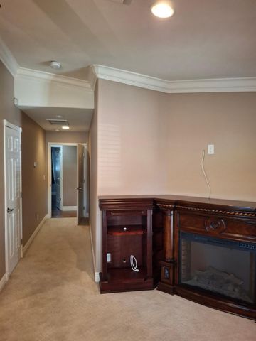 4550 N Holt Avenue, Fresno, CA 93705