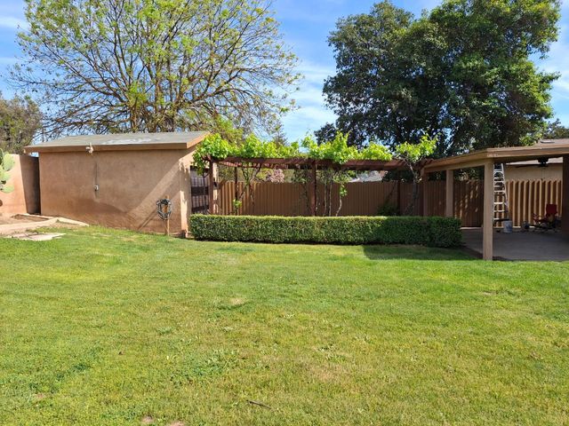 4550 N Holt Avenue, Fresno, CA 93705