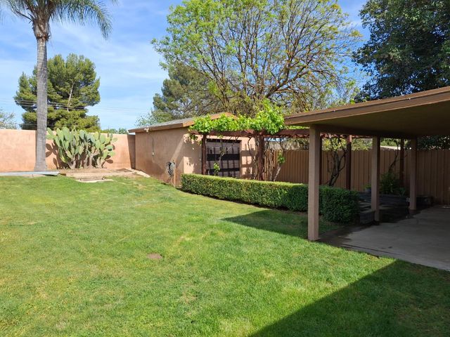 4550 N Holt Avenue, Fresno, CA 93705