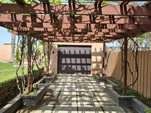 4550 N Holt Avenue, Fresno, CA 93705