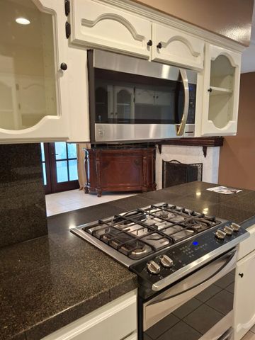 4550 N Holt Avenue, Fresno, CA 93705