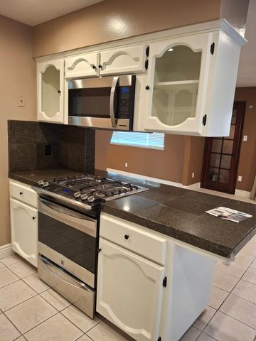 4550 N Holt Avenue, Fresno, CA 93705