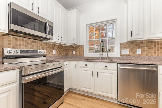 884 Clonmel Drive, Matthews, NC 28104