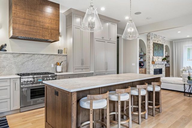 833 Wisconsin STREET, Lake Geneva, WI 53147