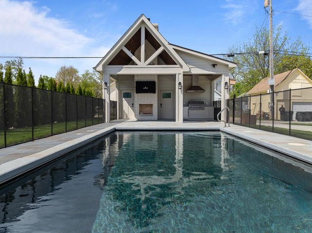 833 Wisconsin STREET, Lake Geneva, WI 53147