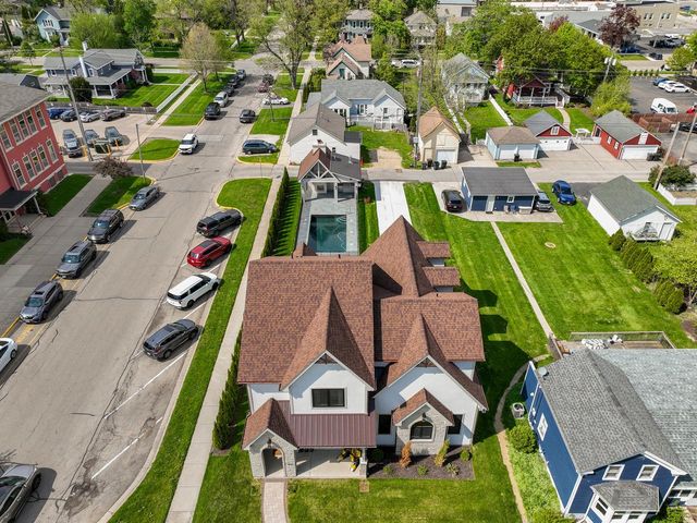 833 Wisconsin STREET, Lake Geneva, WI 53147