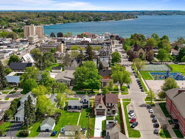 833 Wisconsin STREET, Lake Geneva, WI 53147