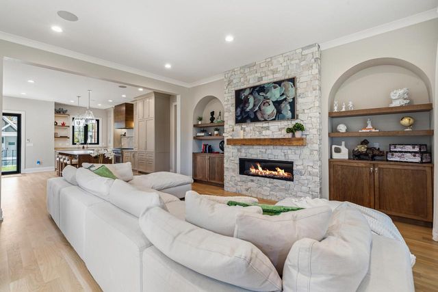833 Wisconsin STREET, Lake Geneva, WI 53147