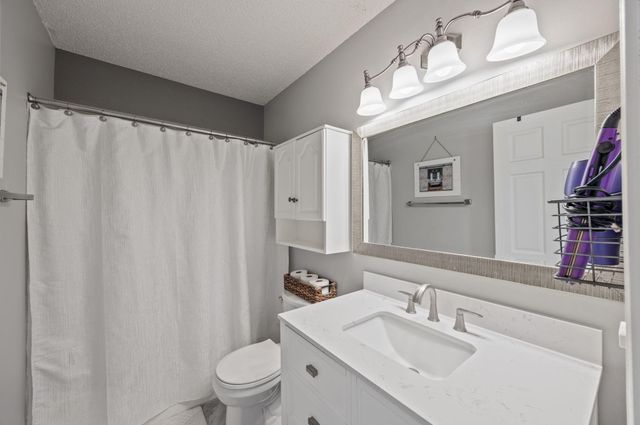 1998 Brittany Court, Shakopee, MN 55379