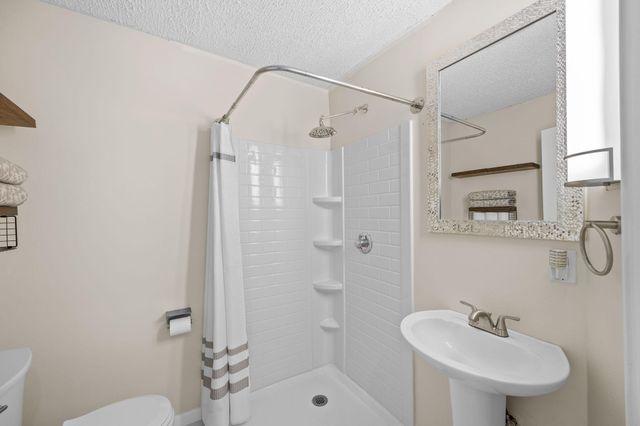 1998 Brittany Court, Shakopee, MN 55379